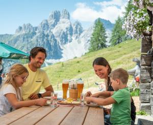 Happy family during a rest at the Sulzenalm
