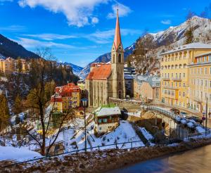 Schoene Ansicht des Ortes Gastein