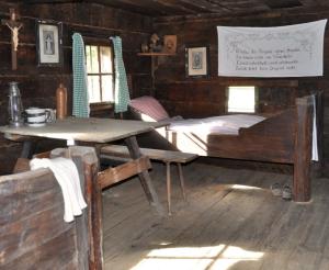 Alte Stube eines Bauernhofe im Freilichtmuseum Salzburg