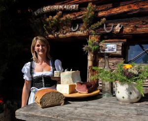 Karseggalm and dairymaid