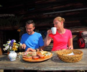 Eine gute Jause auf der Karseggalm