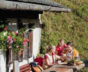 Familie auf der Alm