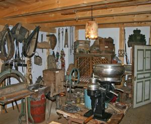 Die Ausstellung fuehrt durch die vergangene Zeit