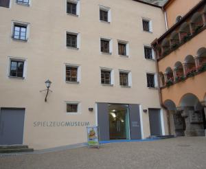 Eingang zum Spielzeugmuseum