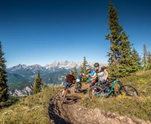 Biketrails Reiteralm mit Bikern auf der Strecke