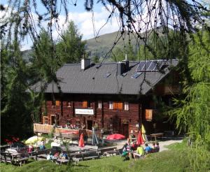 Filzmoosalm Großarl Sommer Hüttenansicht außen