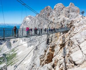 Der Dachstein mit Haengebruecke