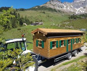 Der Almi auf seiner Fahrt von der Aualm zurueck nach Filzmoos