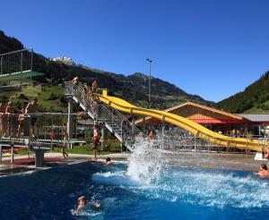 Riesen Rutsche im Freibad Grossarl