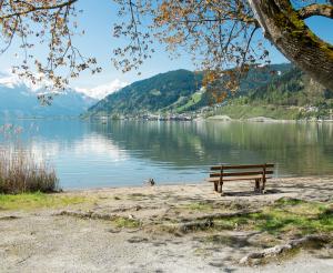 Blick von Thumersbach Richtung Zell am See und Kitzsteinhorn