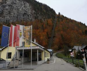 Eingang zu den Salzwelten Hallstatt