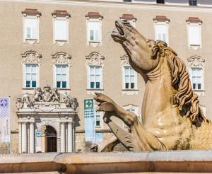 Residenz mit Brunnen