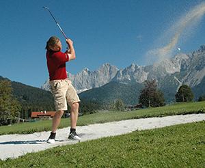 Abschlag auf dem Bio Golfplatz